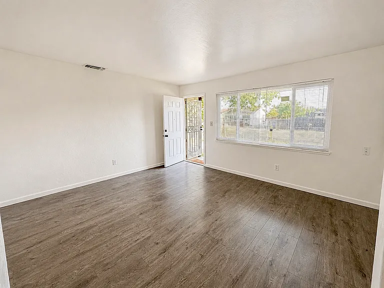 7809 50th Ave — Photo 12