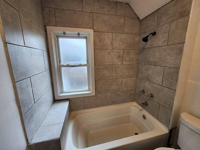 13900 Potomac Ave — Photo 25