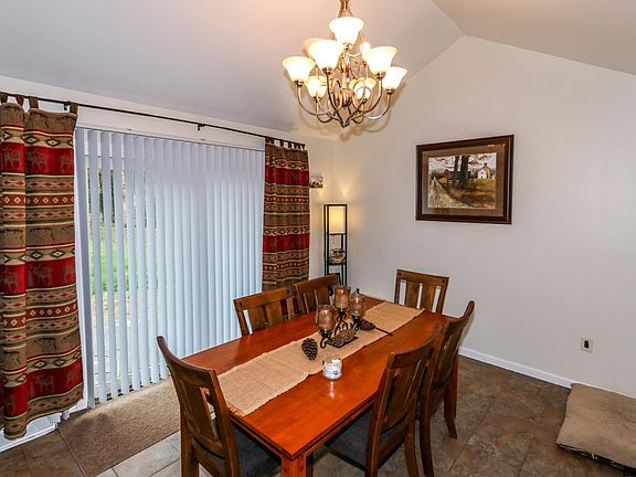 5th image of 7 Birchwood Ct