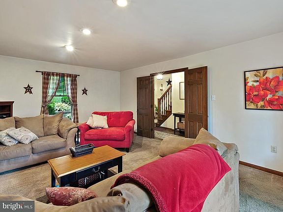 4th image of 100 N Tanglewood Dr