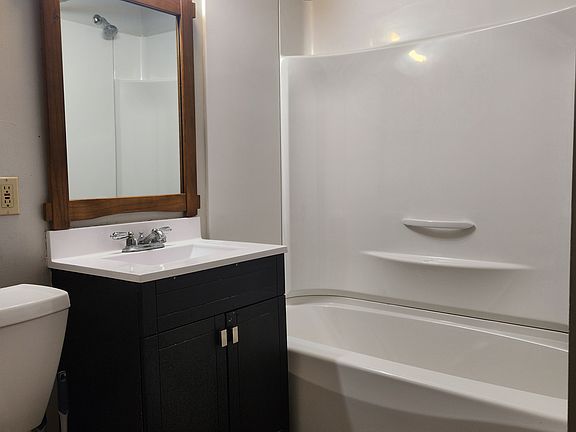 5th image of 578 W 6th St #1