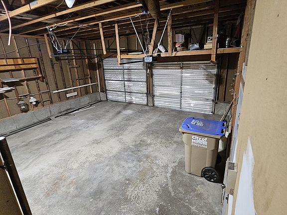 4th image of 227 13th Ave SE