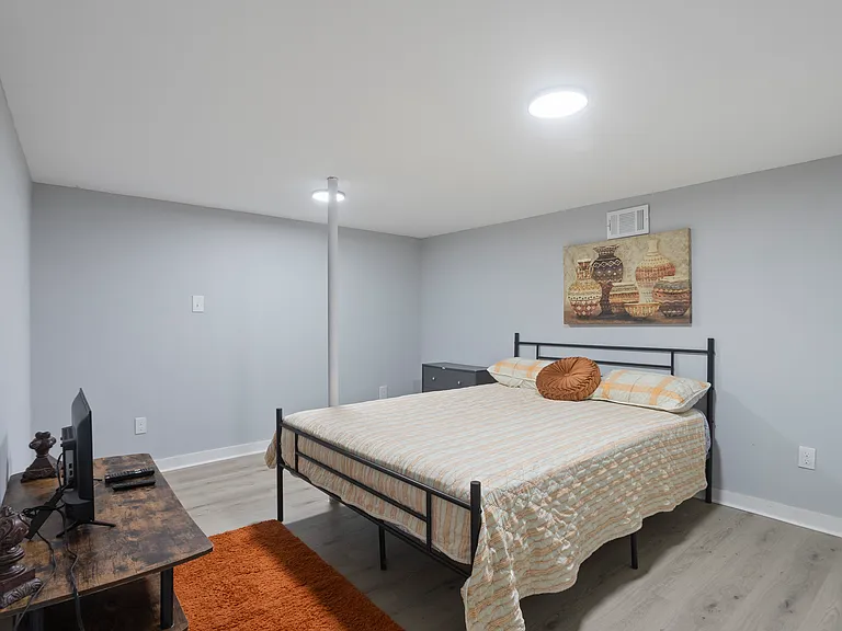 537 W Lake Ave NW #B — Photo 8