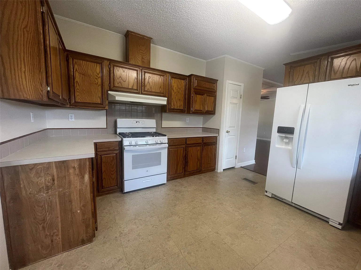 3 bed, 2.0 bath, 1680 sqft, $1,900 — Photo 4