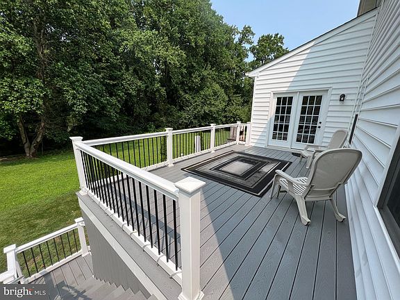 5th image of 343 Acasta Dr