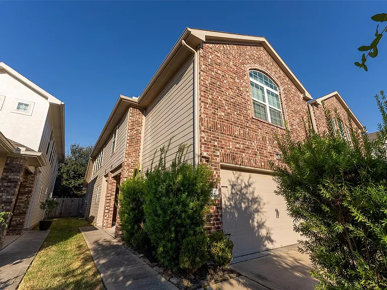 11413 Hackmatack Way — Photo 2
