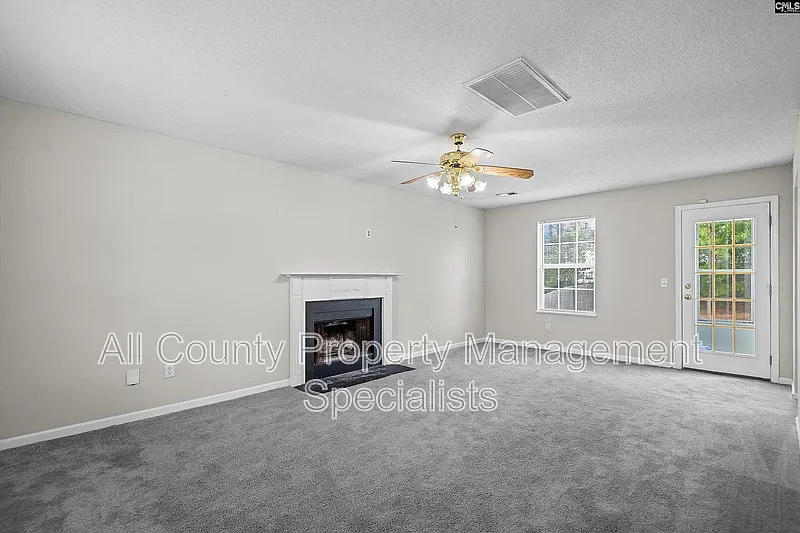 3 bed, 3.0 bath, 1584 sqft, $1,800 — Photo 2