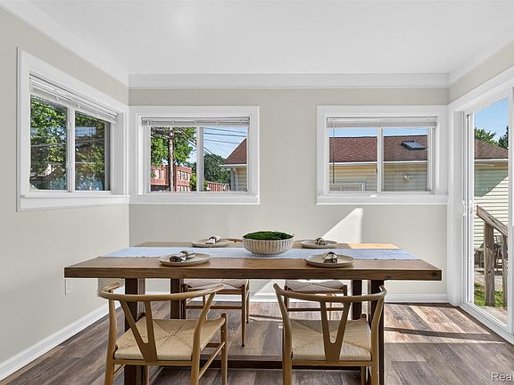 5th image of 26072 Pennie St