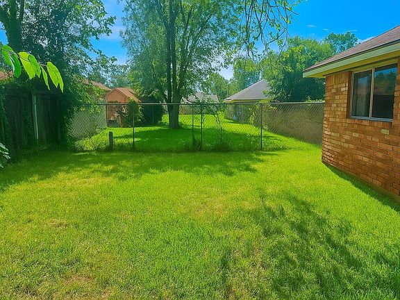 2nd image of 2211 Mosher Ln