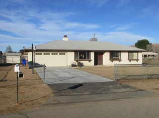 22194 Tajanta Rd, Apple Valley, CA 92307