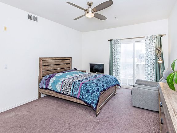 4th image of 949 S Manhattan Pl APT 303