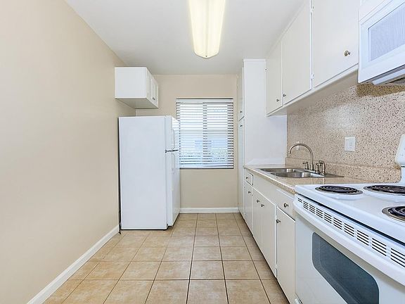 3rd image of 1103-1129 Fresno St #1129-H