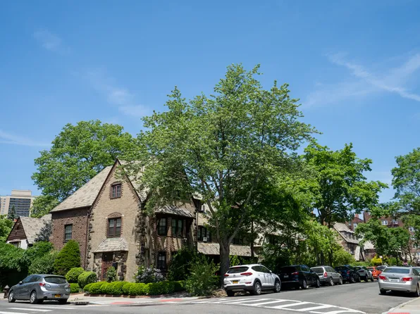 111-39 76th Road image 18 of 23