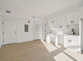 2402 W Montgomery Ave