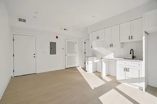 2402 W Montgomery Ave #4 Photo 1