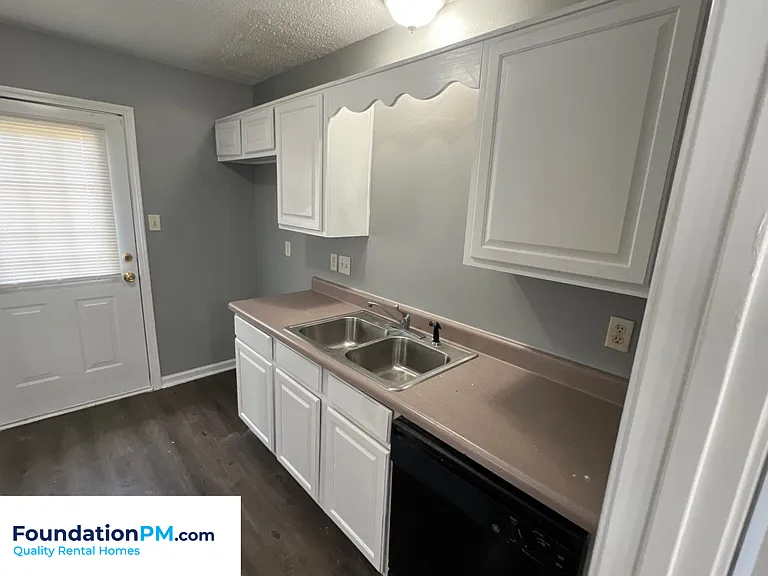 4529 Longtree Ave — Photo 5