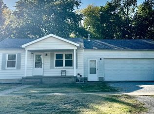 114 Fairview Dr, Carmi, IL 62821