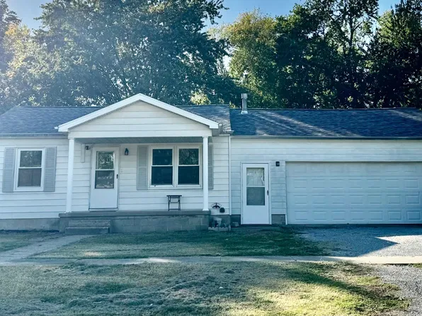 114 Fairview Dr, Carmi, IL 62821