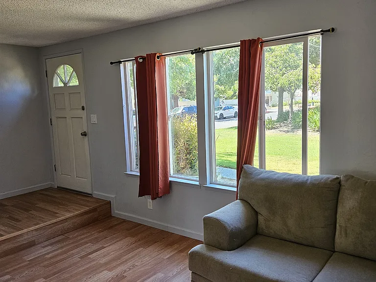 403 Fernbridge Pl — Photo 3