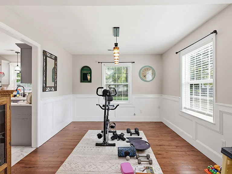 10106 S Fulton Dr — Photo 5