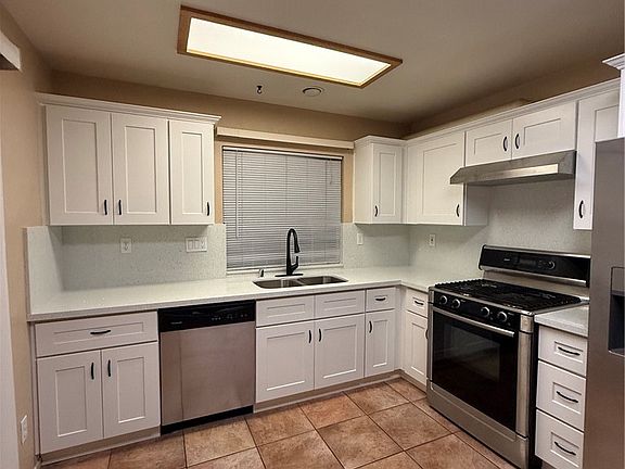 5th image of 200 River Rock Ct