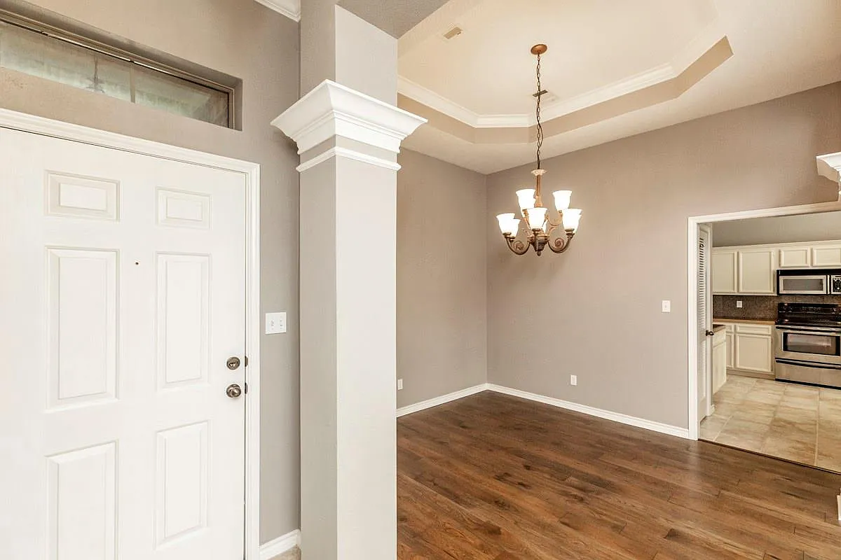 3 bed, 2.0 bath, 1844 sqft, $2,150 — Photo 3