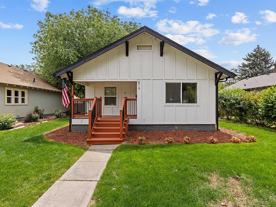 1st image of 816 8th Ave S