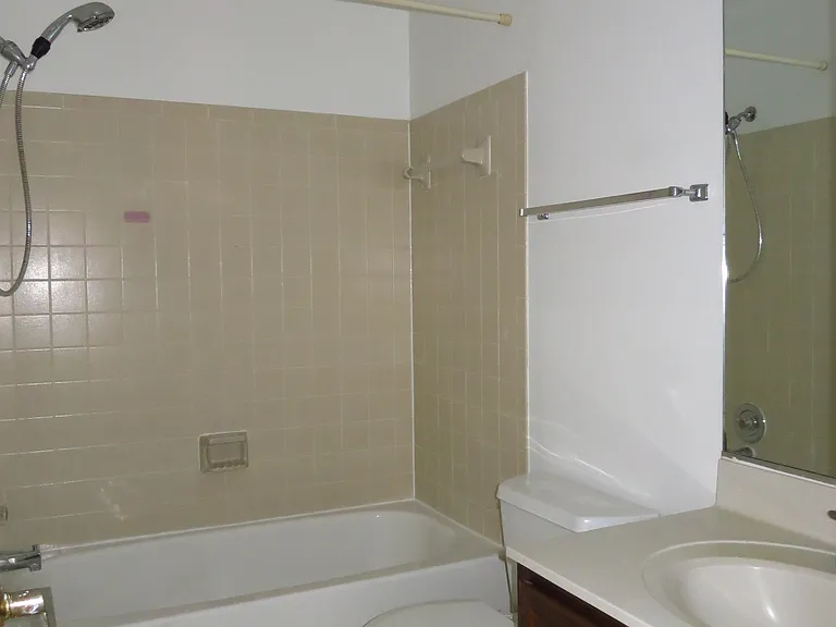 Hallway full bath