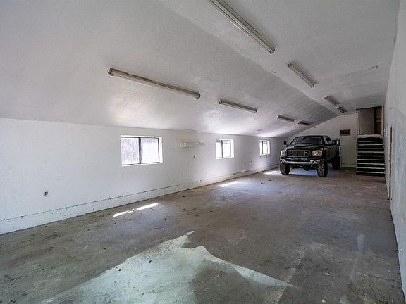 2460 sq ft HUGE GARAGE