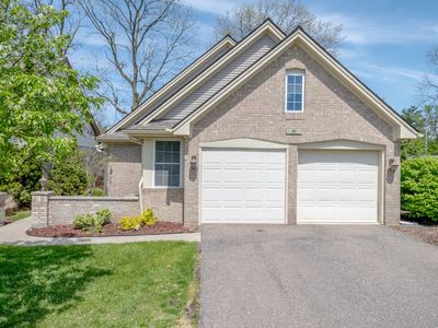 902 Whisperwood Dr, Fenton, MI, 48430