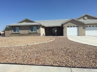21156 Cabernet Ln, Apple Valley, CA 92308