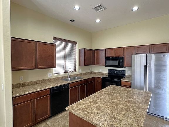 4th image of 3840 N Wakefield Dr
