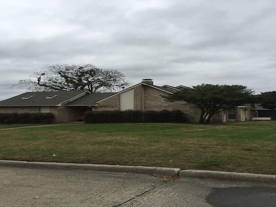 1st image of 115 Crestwood Dr