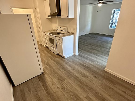 4th image of 216 N Marigny Cir #C