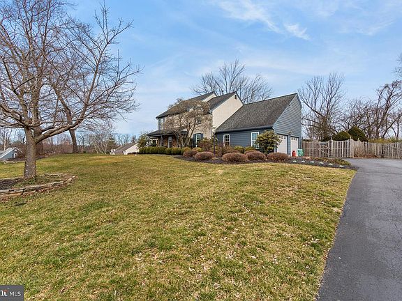 4th image of 26 Heron Hill Dr