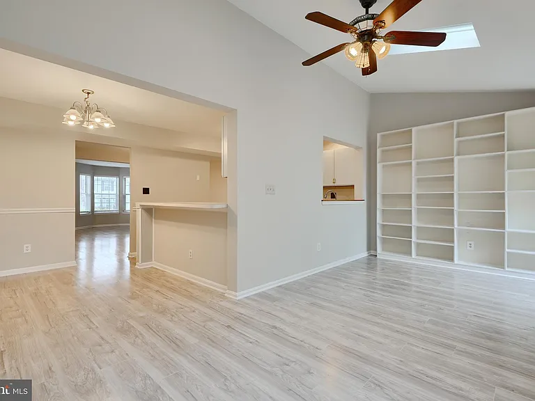 733 Reedy Cir — Photo 10
