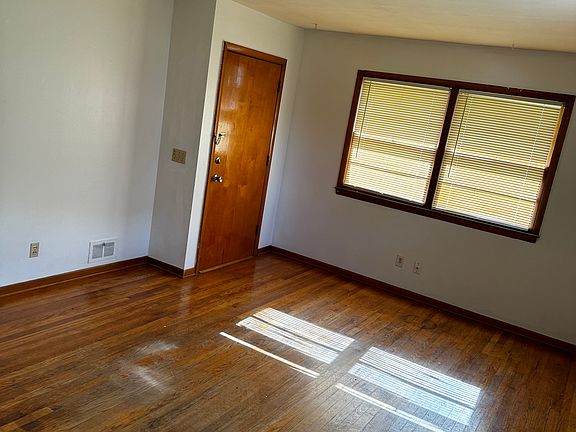 4th image of 207 N Stark St #209