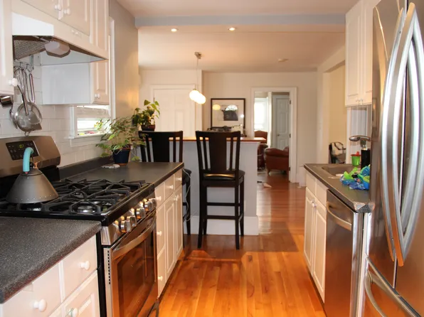 299 Washington St #2, Somerville, MA 02143