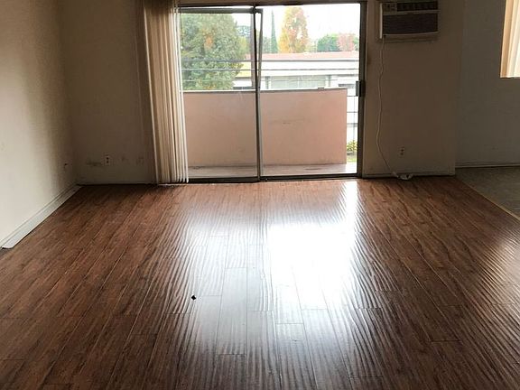 3rd image of 6041 Whitsett Ave APT 301