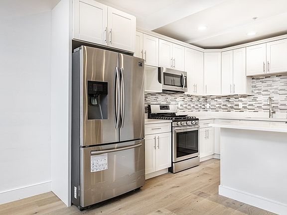 4th image of 17 Kearney Sq Unit 407