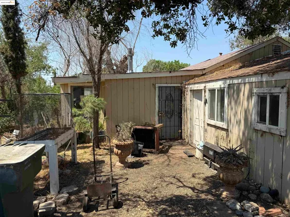 160 W Bolton Rd, Oakley, CA 94561