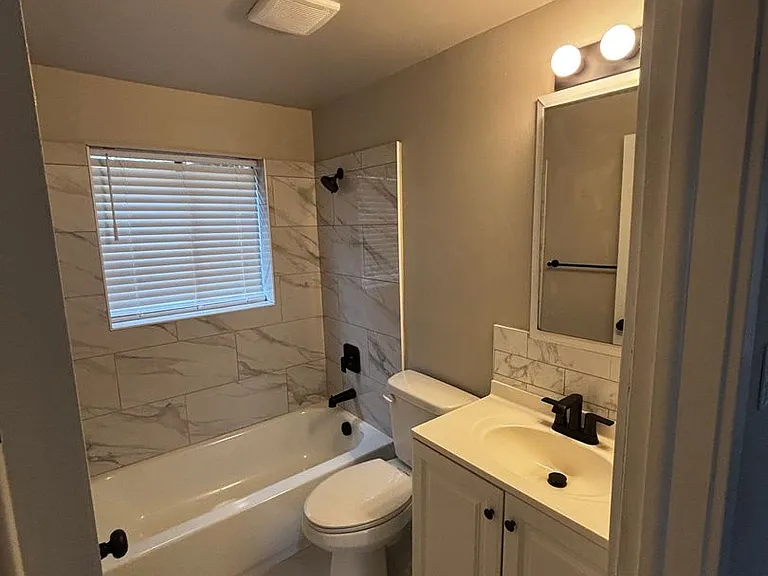 665 N Desoto St — Photo 11