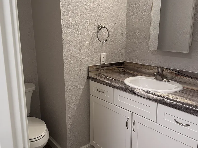 2541 NE Stephens St #8 — Photo 6