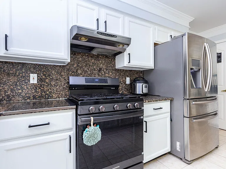 45520 Morningside Dr — Photo 29