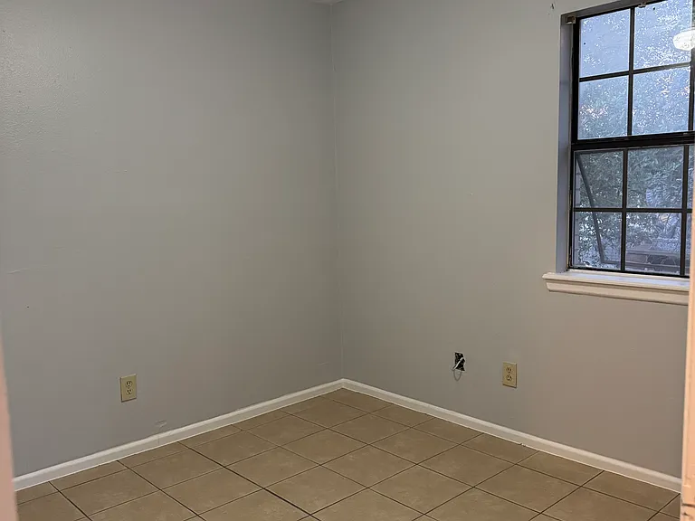 817 E Kearney St — Photo 10