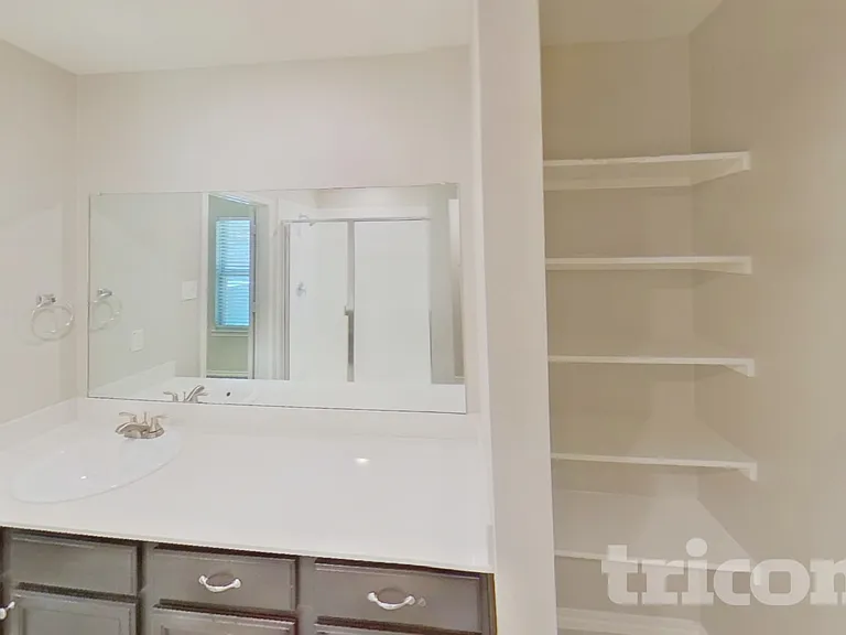 1002 Meadow Wood Ln — Photo 8