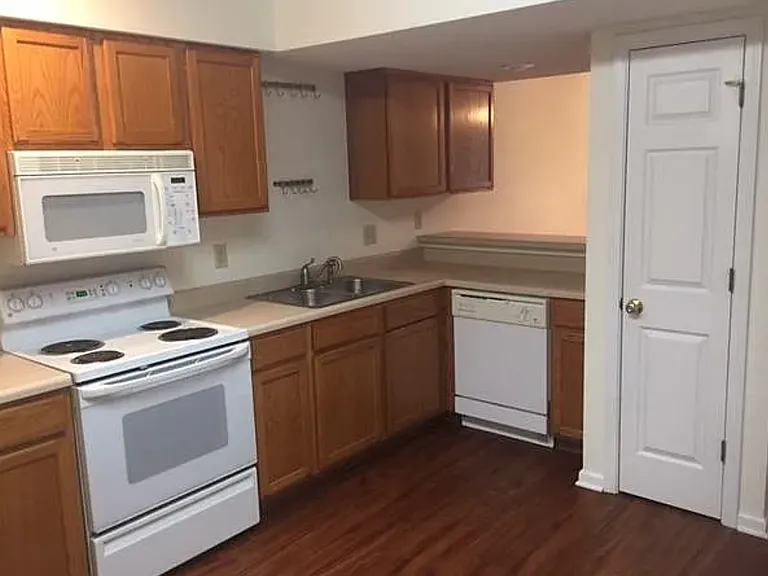 811 E Sherwood Hills Dr — Photo 6
