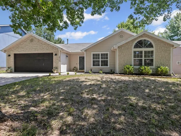 2924 Lankford Dr, Lawrence, KS 66046