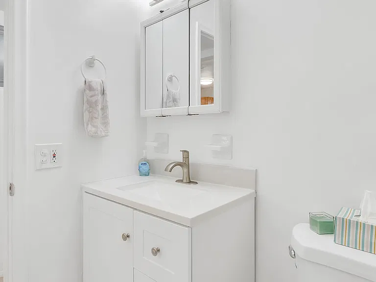 711 SE 15th St #5 — Photo 23