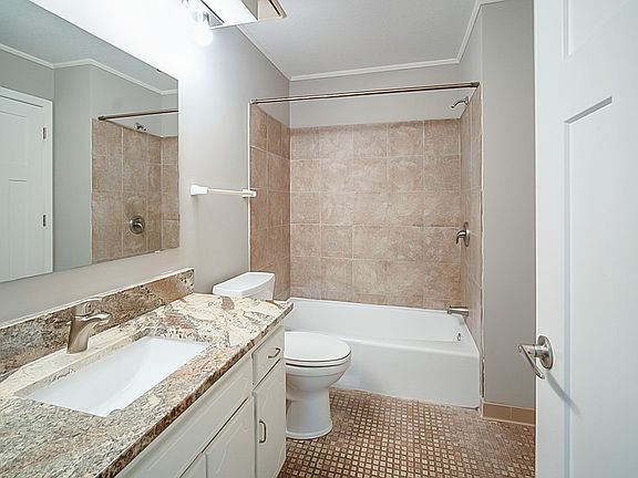 5th image of 700 74th Ave N